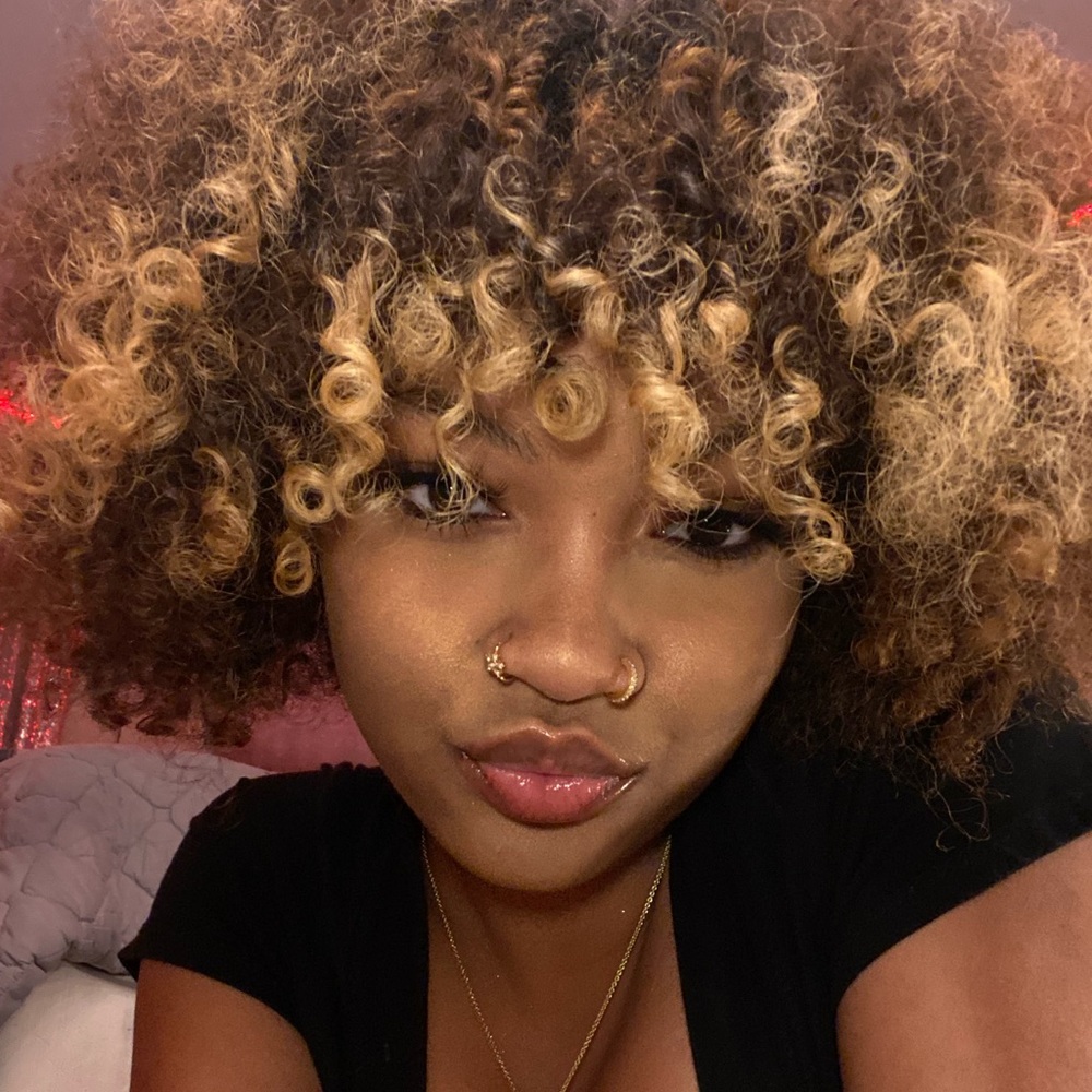 Meet your Posher, Zania